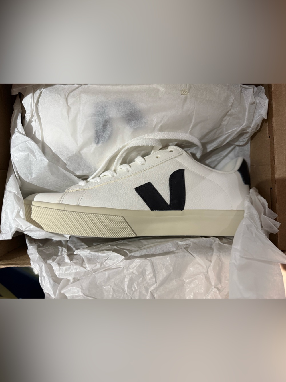 Veja White Sneaker - Picture 2 of 6